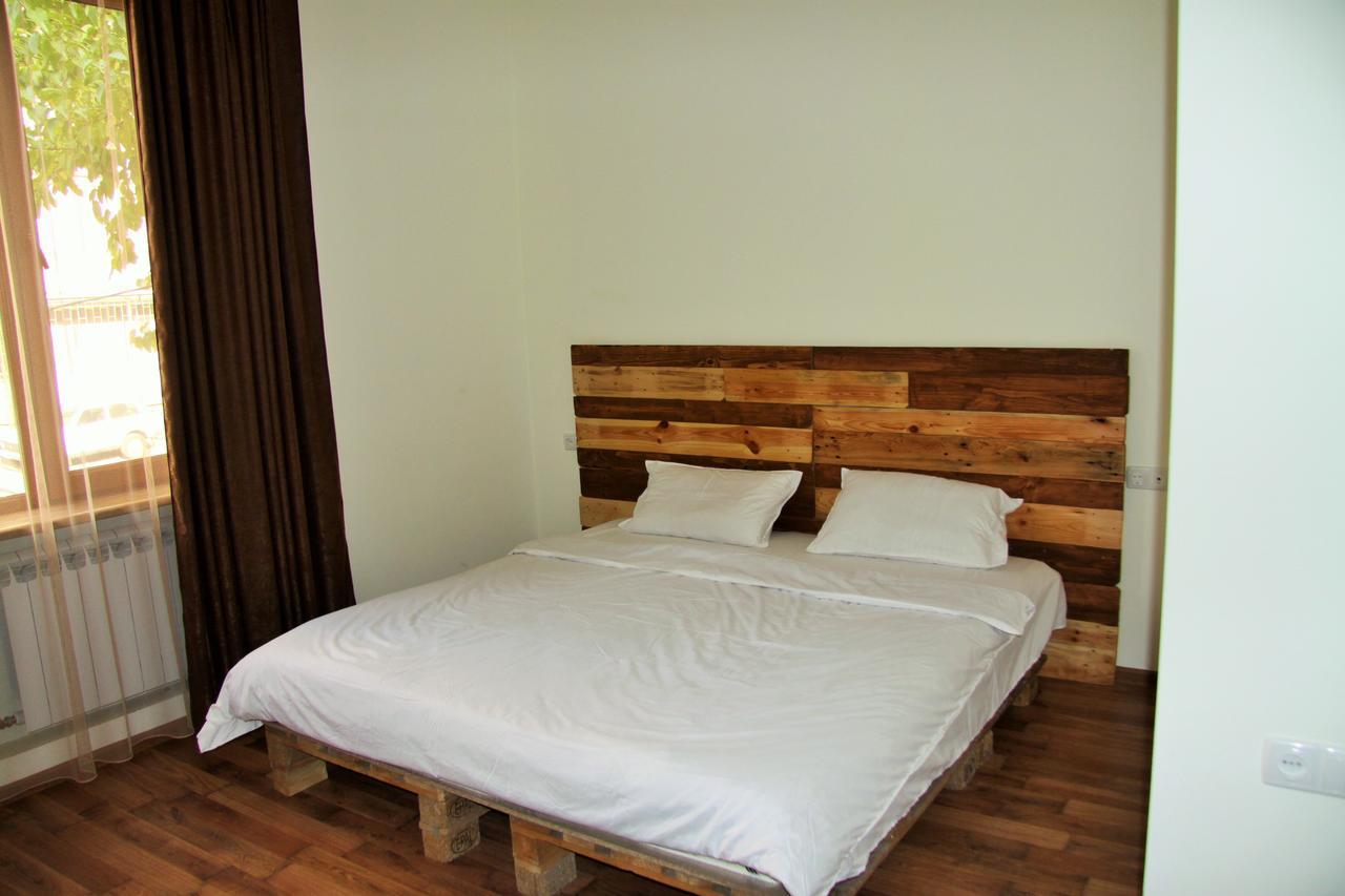Shat Lav Hostel เยเรวาน ภายนอก รูปภาพ